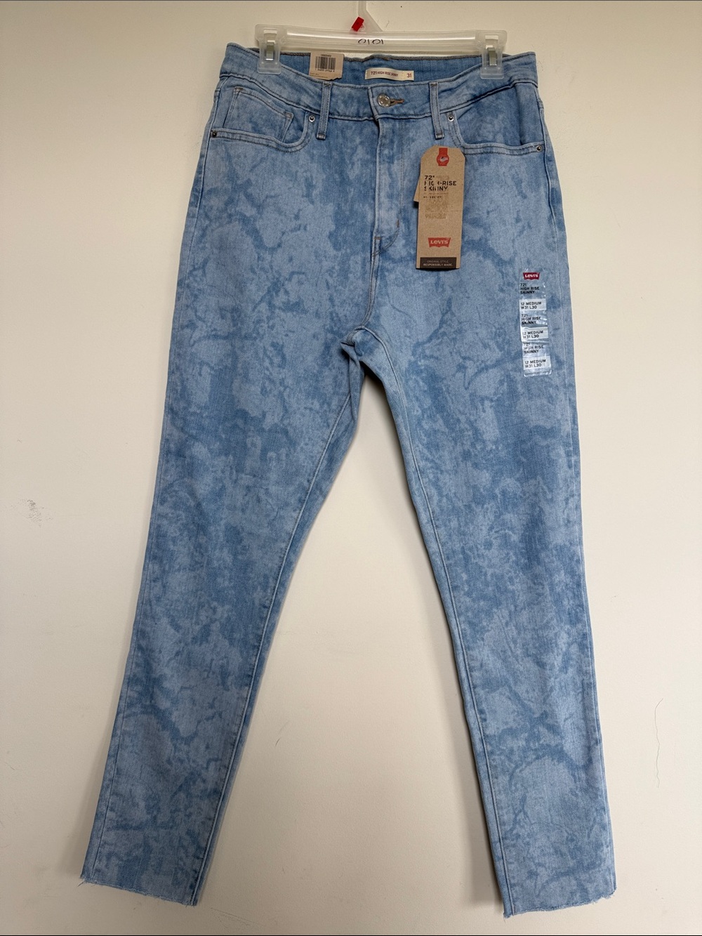 Levi's Women’s Light Blue Acid-Wash Skinny Jeans - Picture 2 of 9